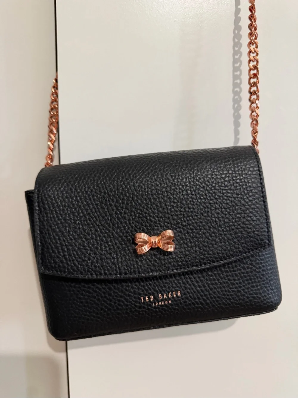 Ted Baker Black Pebbled Leather Crossbody with Rose Gold Chain & Bow - Picture 1 of 4